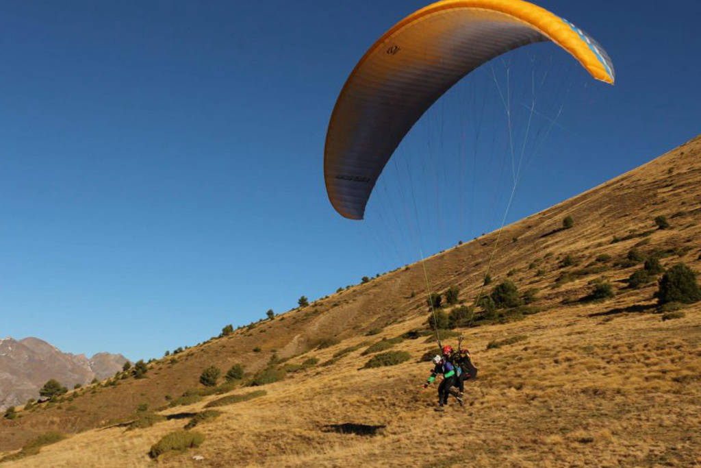 Accion-pirineos parapente